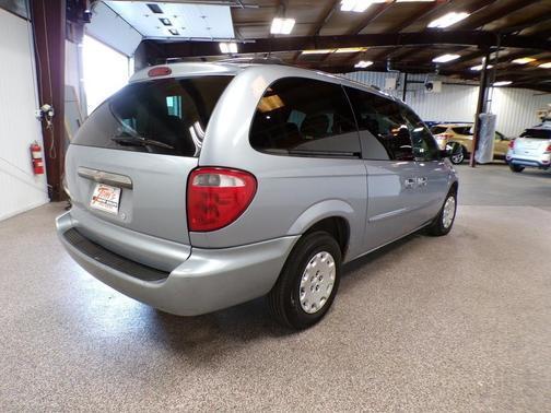 2003 chrysler town & country in co bluffs, iowa