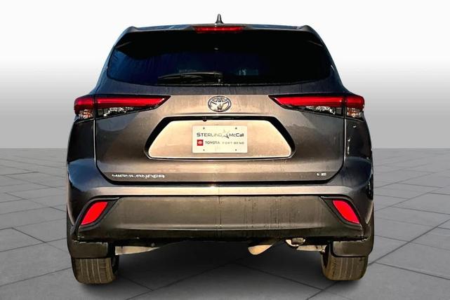 2021 toyota highlander le