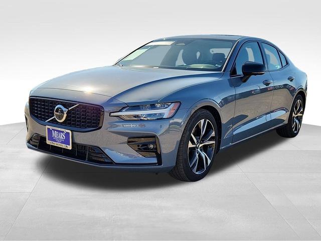 2024 volvo s60 b5 plus dark theme