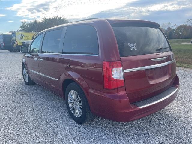 2015 chrysler town & country touring-l