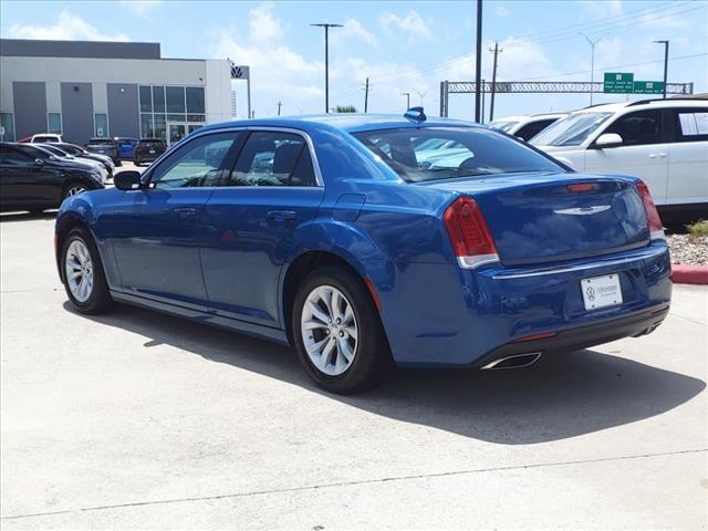 2022 chrysler 300 touring