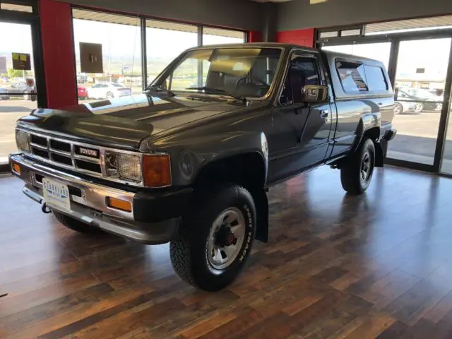 1986 toyota deluxe pick up 4x4 only 81,714 actual miles
