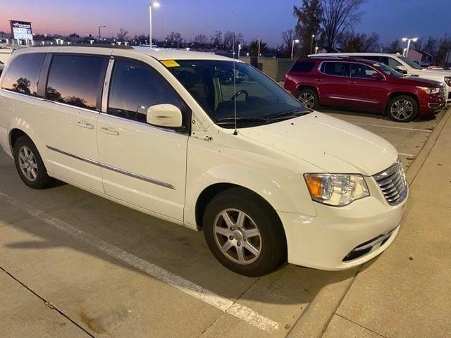 2013 chrysler town & country touring