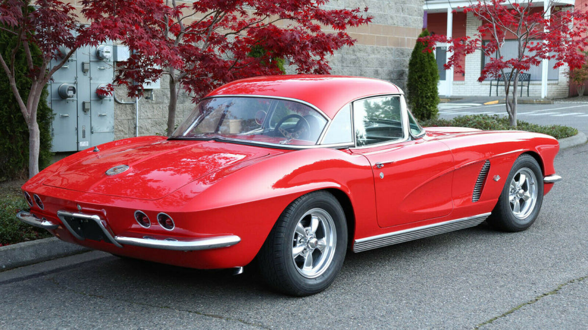 1962 chevrolet corvette 2-top roadster