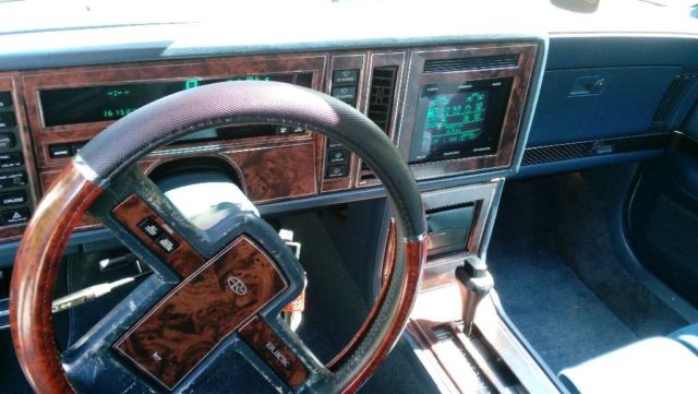 1988 buick riviera white with half blue top great condition