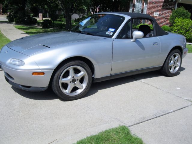 1992 silver mazda miata mx-5 standard shift convertible w black top cloth seats