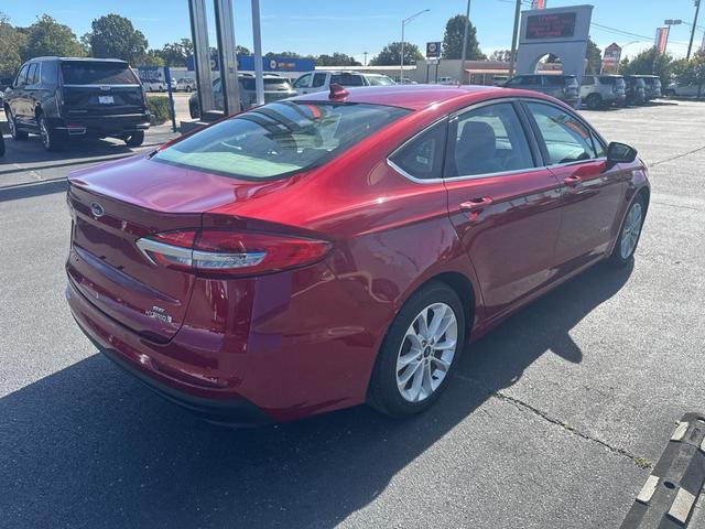 2019 ford fusion hybrid se