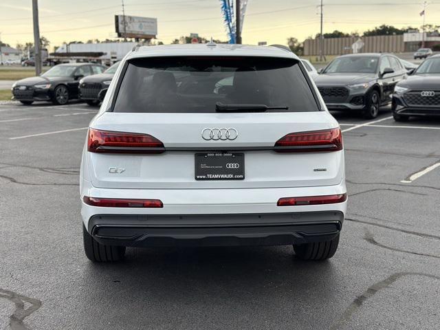 2024 audi q7 45 premium plus
