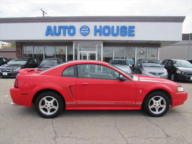 2000 ford mustang base