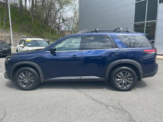 2022 nissan pathfinder sv
