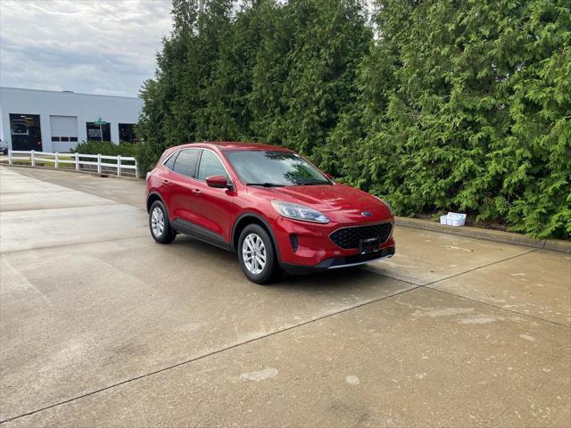 2020 ford escape se