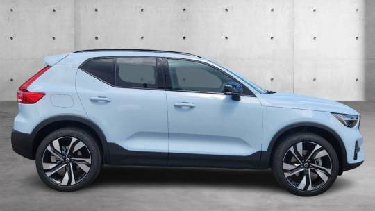 2025 Volvo XC40