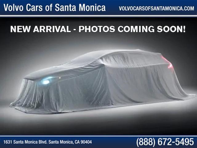 2024 volvo xc40 b5 plus dark theme