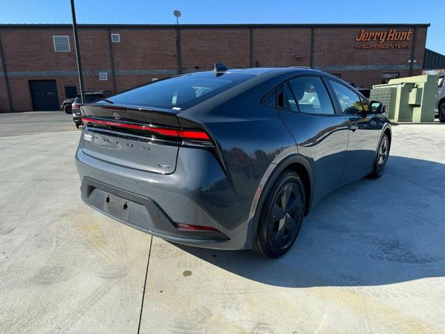 2023 toyota prius le