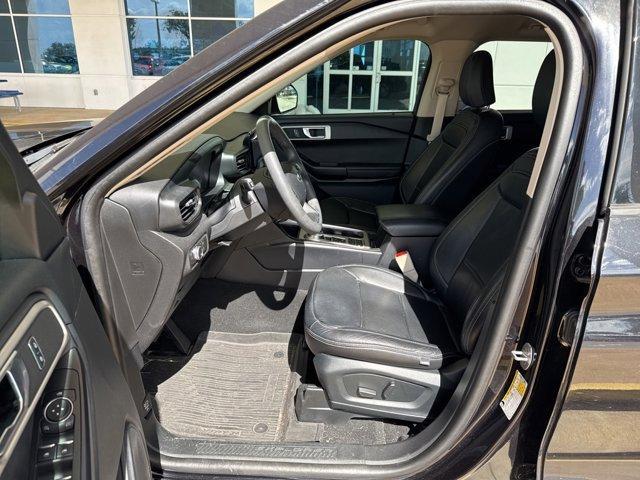 2021 ford explorer base