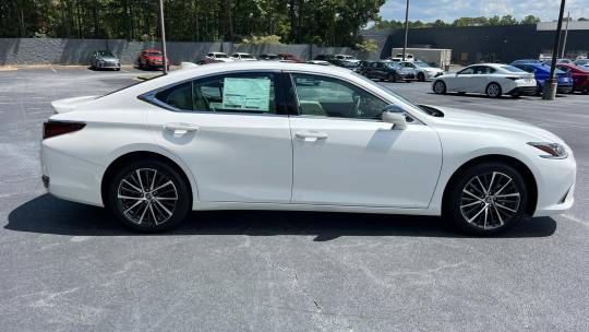 2025 Lexus ES
