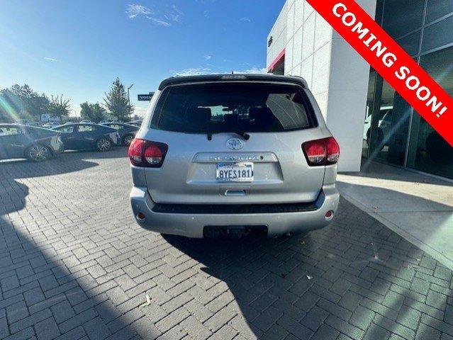 2018 toyota sequoia sr5