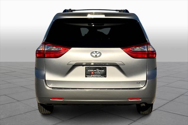 2017 toyota sienna le