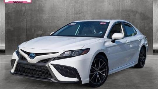 2022 toyota camry hybrid se