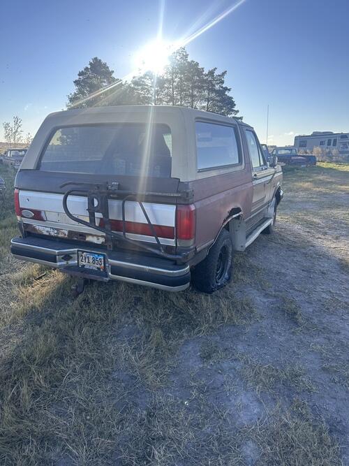 1988 ford bronco! 4x4, auto, 302, turns over but won't start! has some rust! have