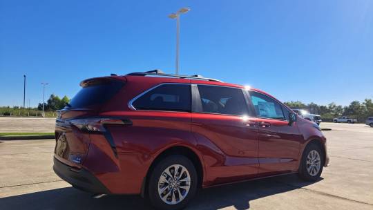 2024 Toyota Sienna le