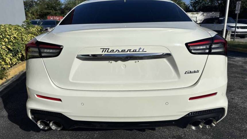 2022 maserati ghibli modena