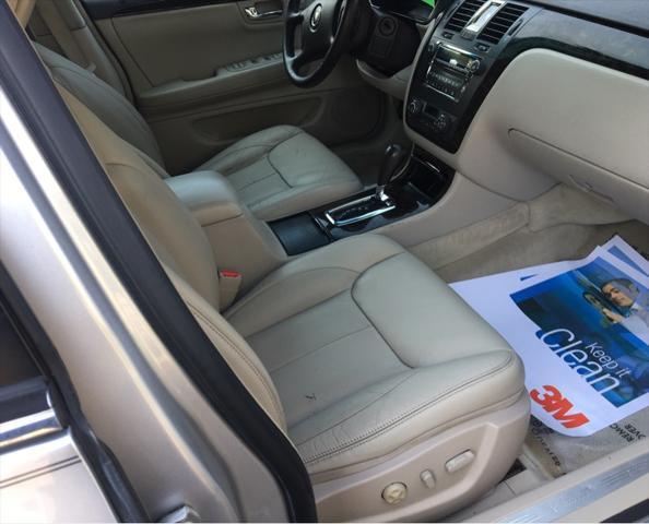2011 cadillac dts luxury collection
