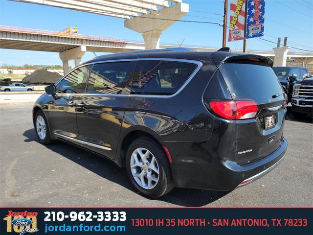 2017 chrysler pacifica touring-l
