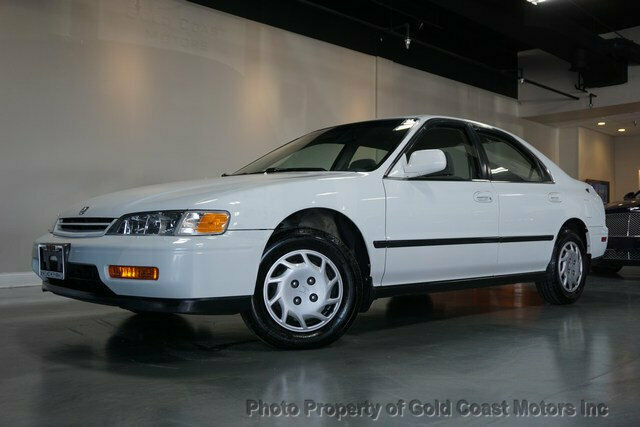 1994 honda accord lx white/tan automatic a/c pw/pl only 57k miles dlr serviced!!