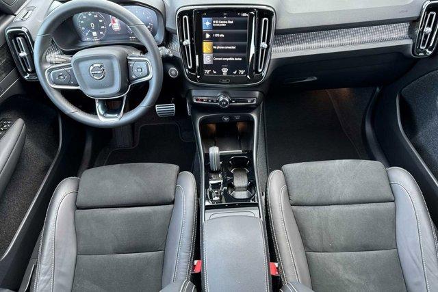 2022 volvo xc40 r-design