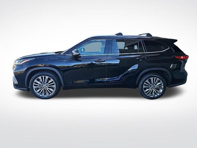 2022 toyota highlander platinum