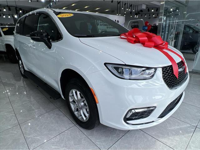 2024 chrysler pacifica touring