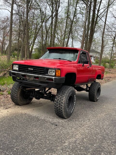 1984 toyota pickup pickup red 4wd manual xtracab rn66 sr5