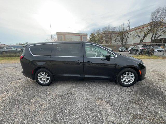 2024 chrysler voyager lx
