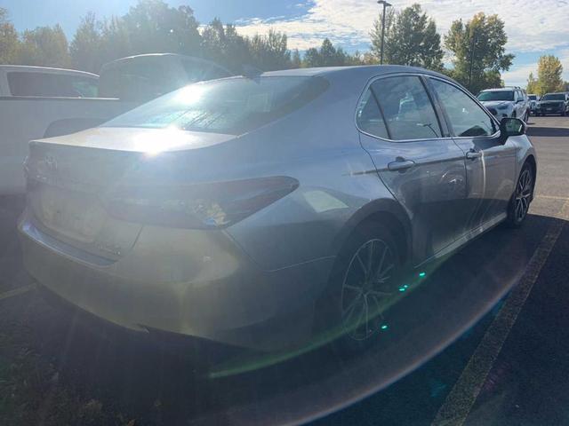 2022 toyota camry hybrid xle