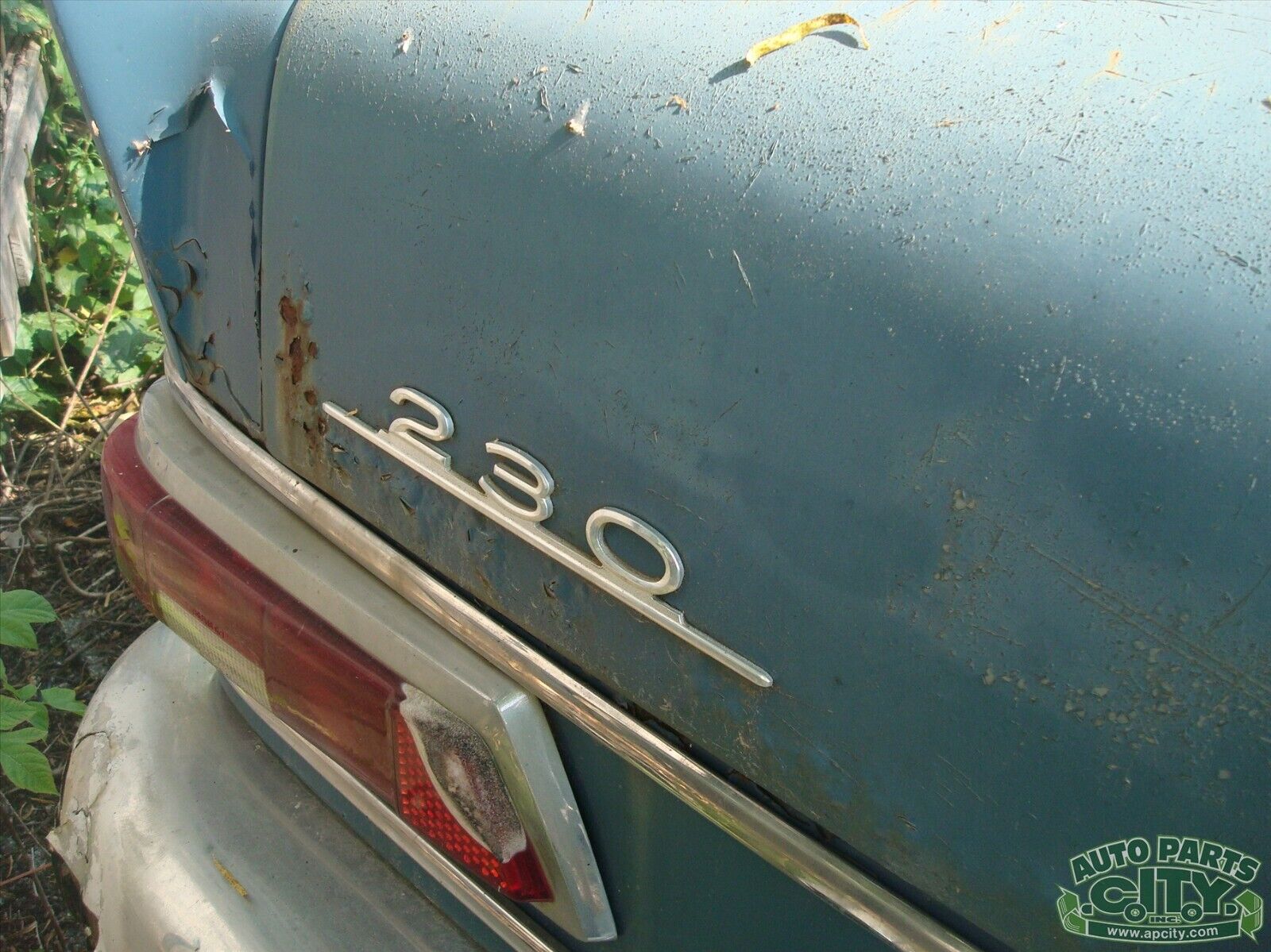 1966 mercedes-benz 200-series we ship !