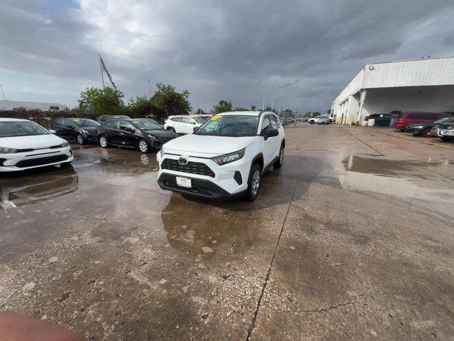 2021 toyota rav4 le