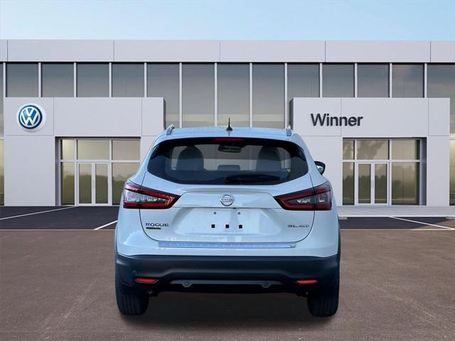 2022 nissan rogue sport sl