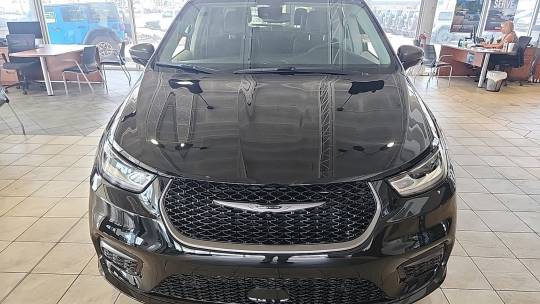 2024 Chrysler Pacifica road tripper