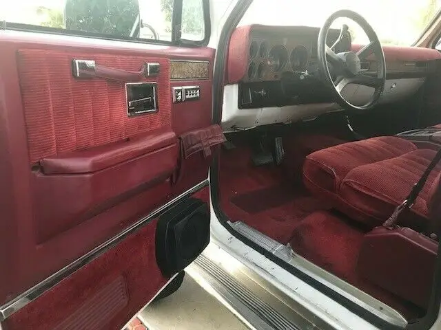 1990 chevy suburban 4x4, lifted, method's, 37's, awesome square body bad a$$!!