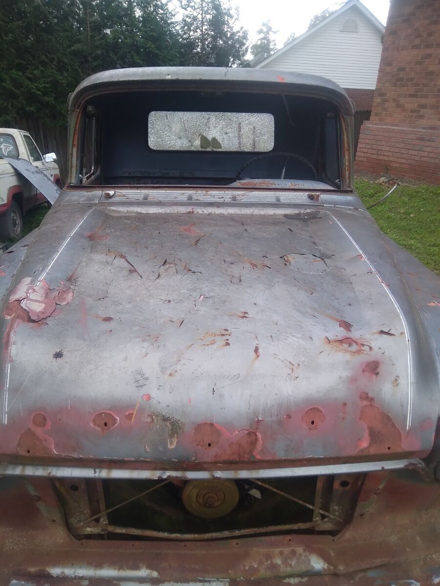 1958 gmc short bed 3100. needs restoration 6 cyl 3 speed manual trans