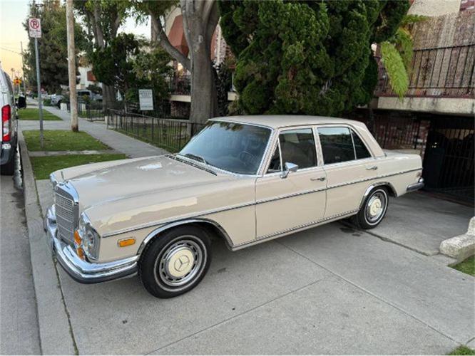 1972 mercedes-benz 280se in cadillac, michigan