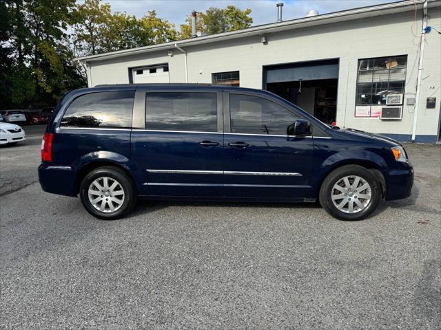 2013 chrysler town & country touring