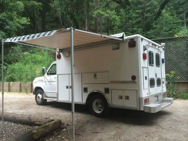 1984 ford ambulance - ready for conversion-no reserve!