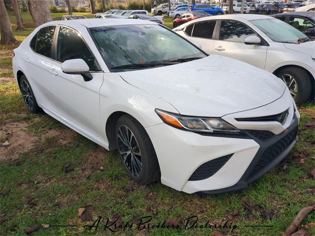 2020 toyota camry se