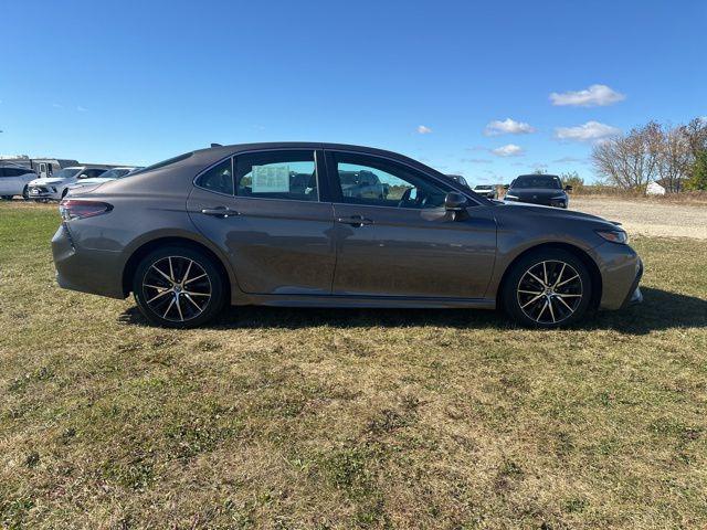 2022 toyota camry se