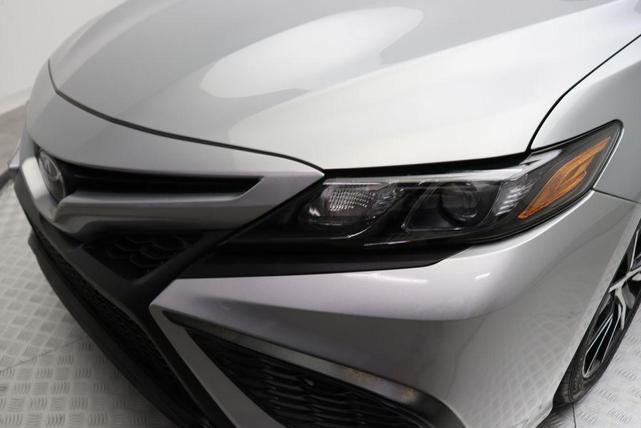 2022 toyota camry se