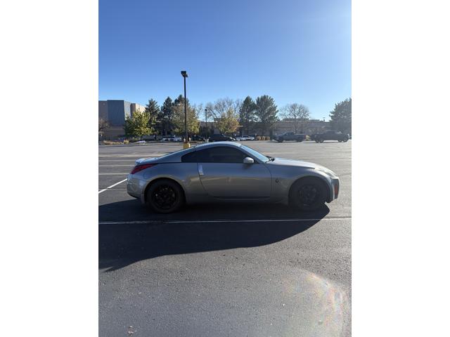 2004 nissan 350z base