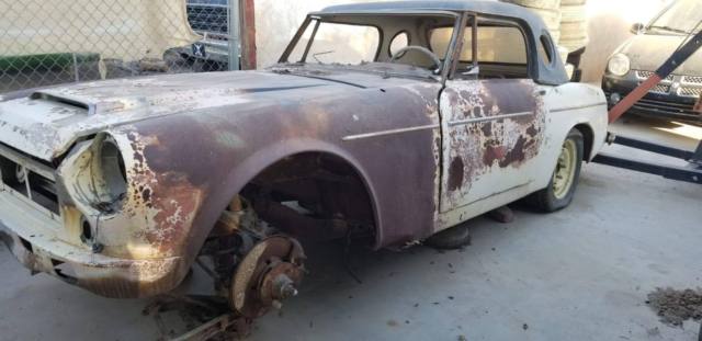 datsun roadster 1967 with engine & transmission. for project
