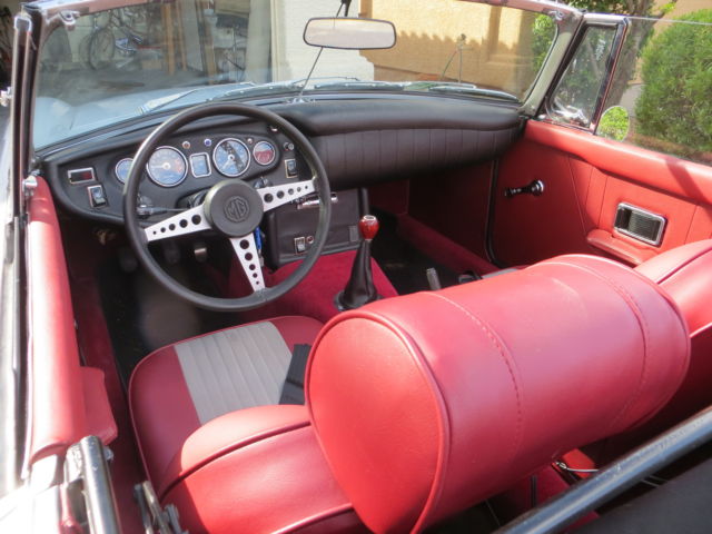 classic 1971 mgb roadster